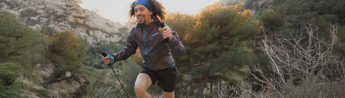 Comment porter ses bâtons de trail : carquois, ceinture ou intégrés au sac ?